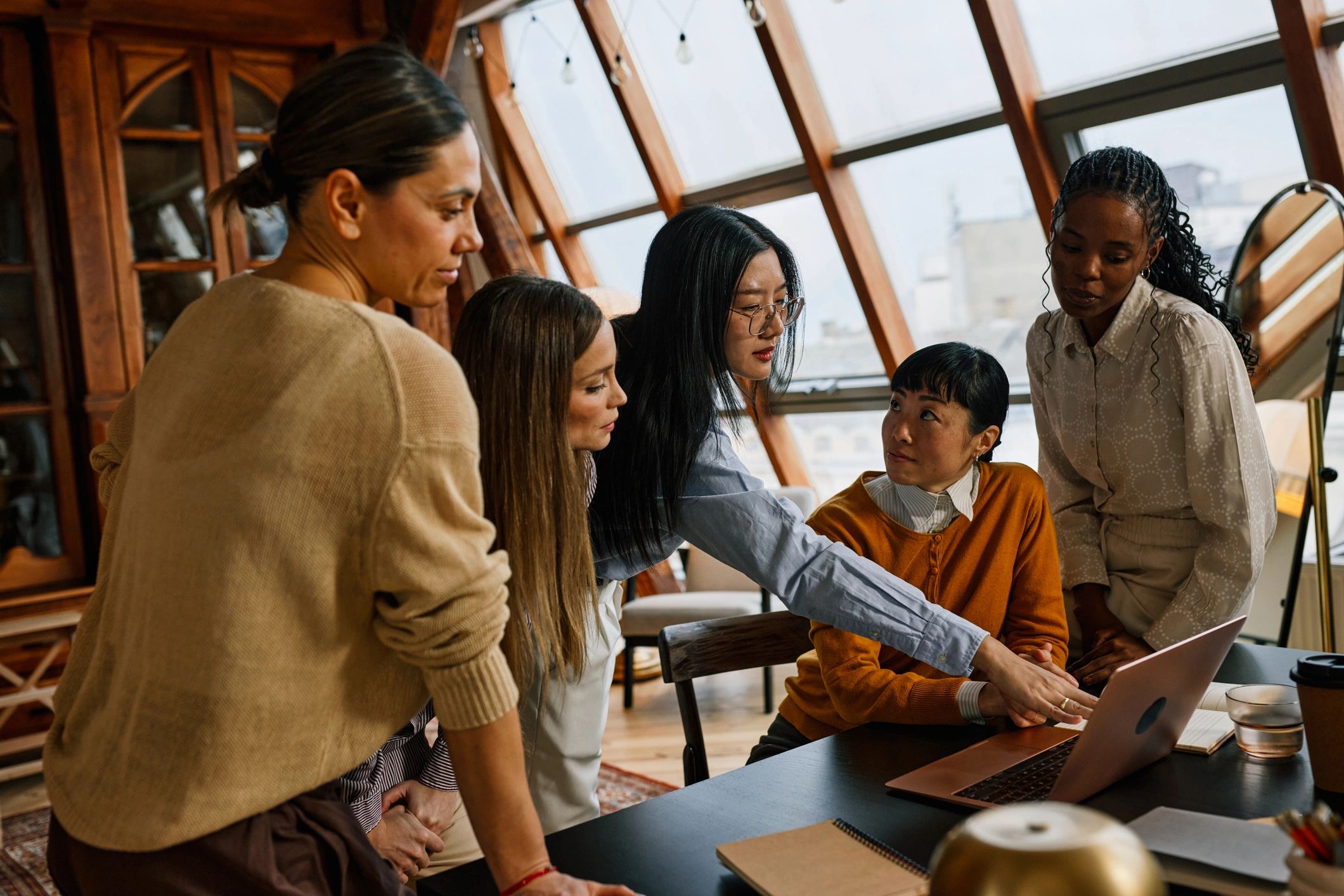 CoreWave strategy lead in a collaborative meeting